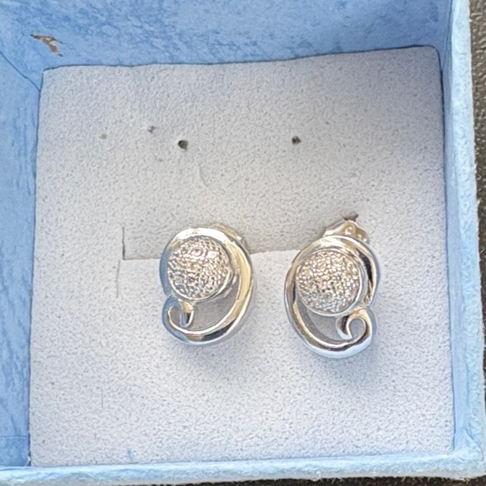 Elegant 925 Silver Swirl CZ Earrings - Picture 5 of 6
